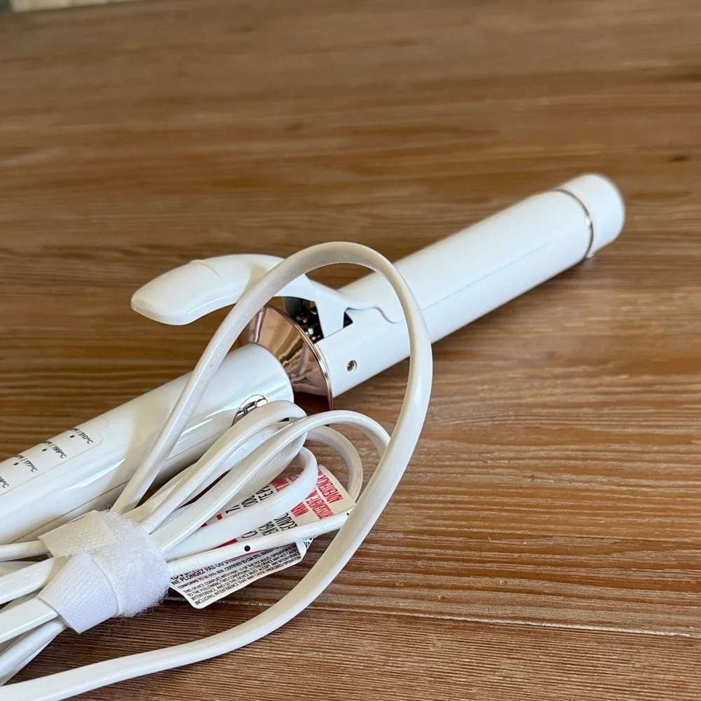 T3 1 1/4” White and Rose Gold Curling Iron - Picture 5 of 6